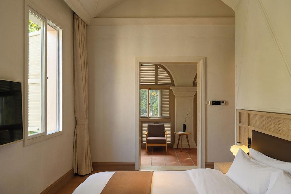 White House Monet Garden Coffee