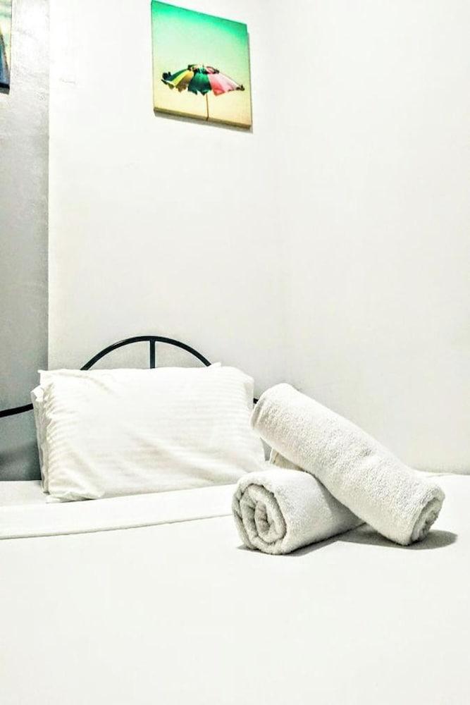 Hometel Barrio House Mactan