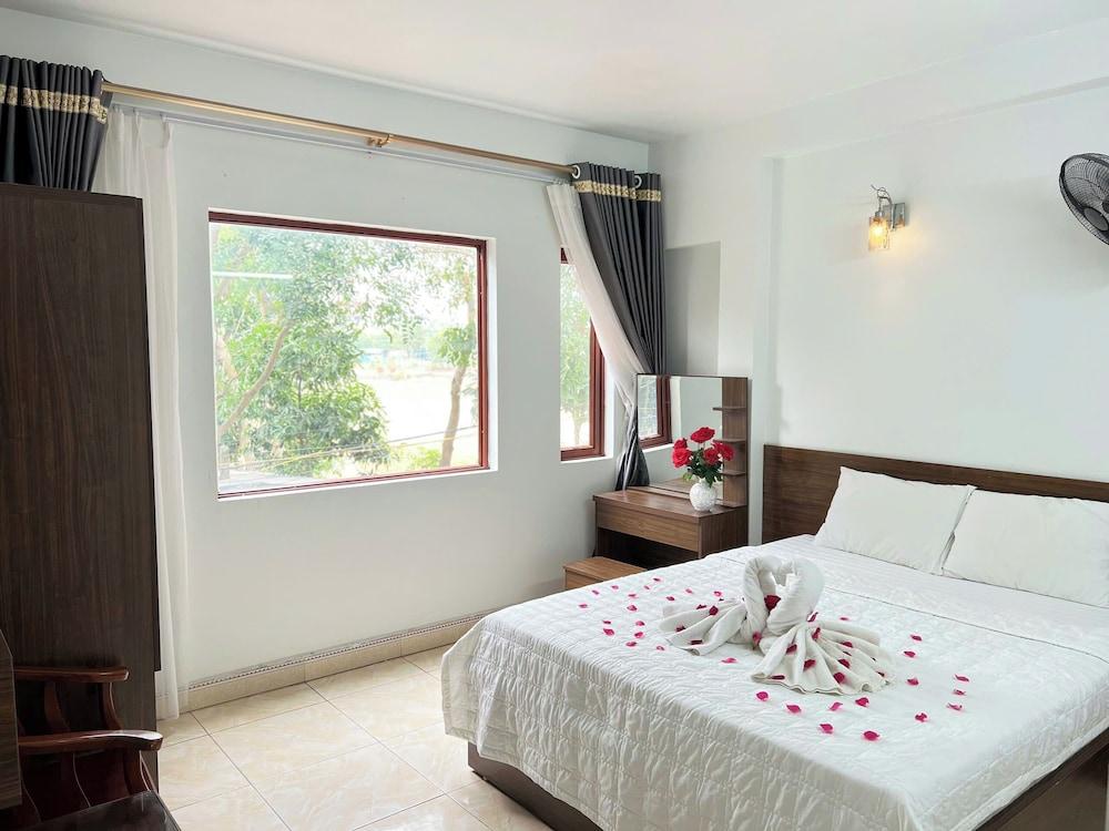 Noibai Sunflower Hotel