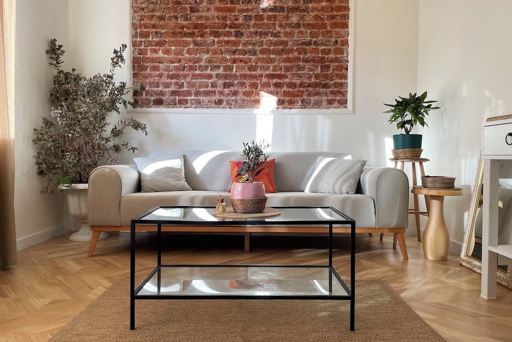 2BR2Bath Central Apt Close to Nişantaşi