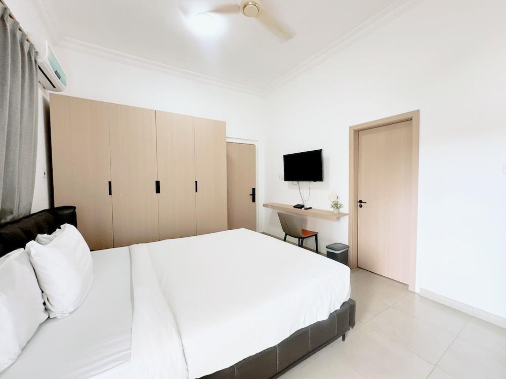 Golden Crystal Hotel