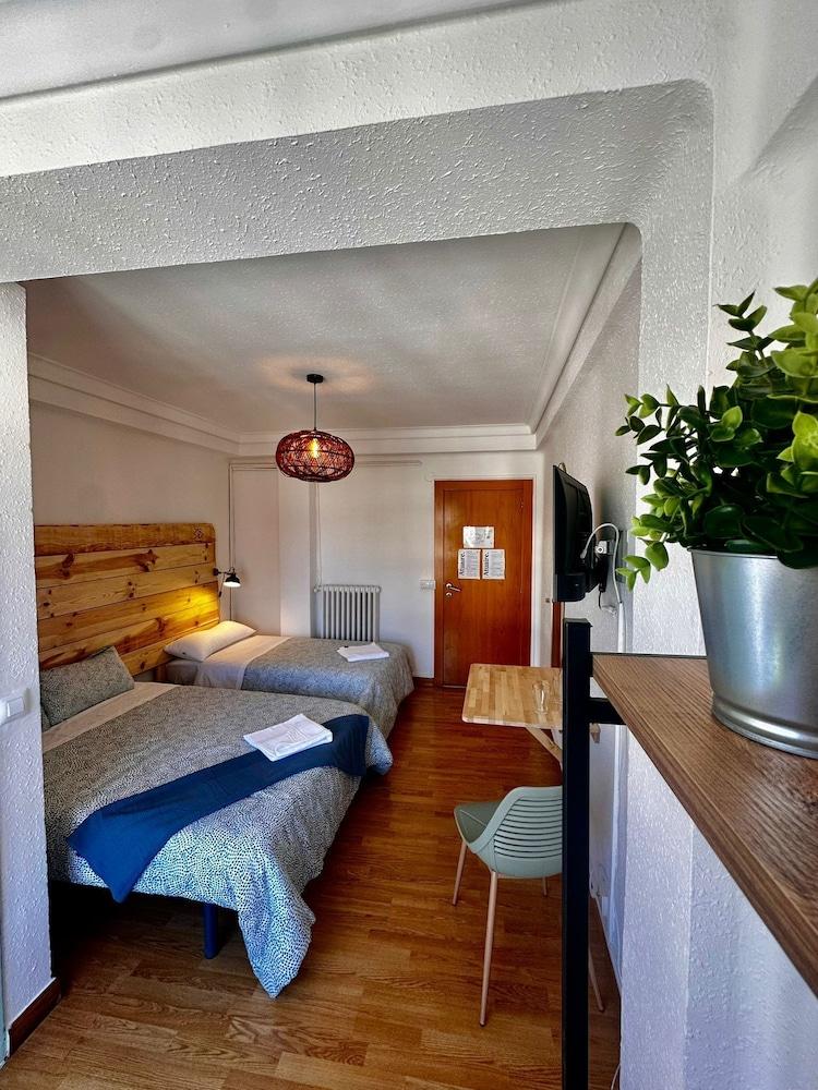 HOSTAL ATUAIREHOME BURGOS