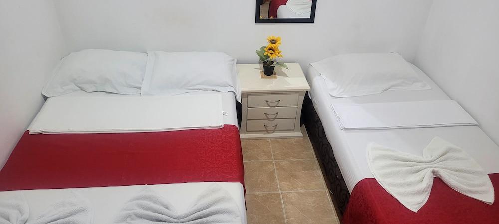 HOSTAL VILLA DEL RIO LAS BRISAS
