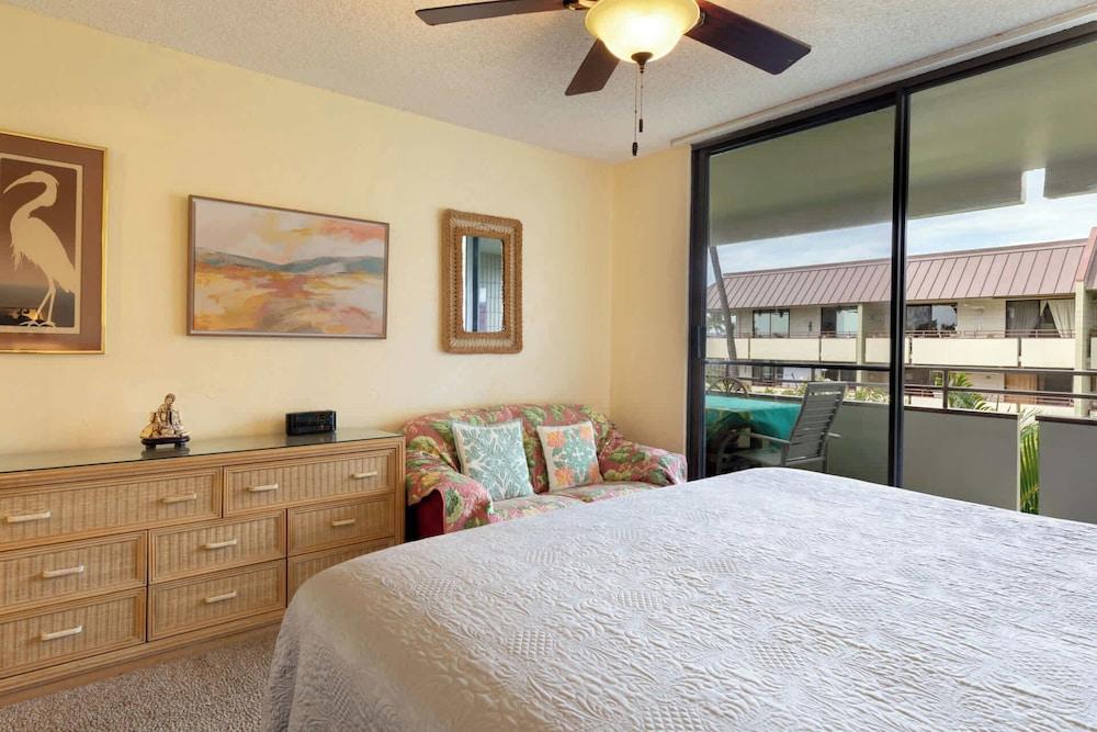 White Sands Village 214 Modern Condo for 4 w/ Enviable Ocean Views!
