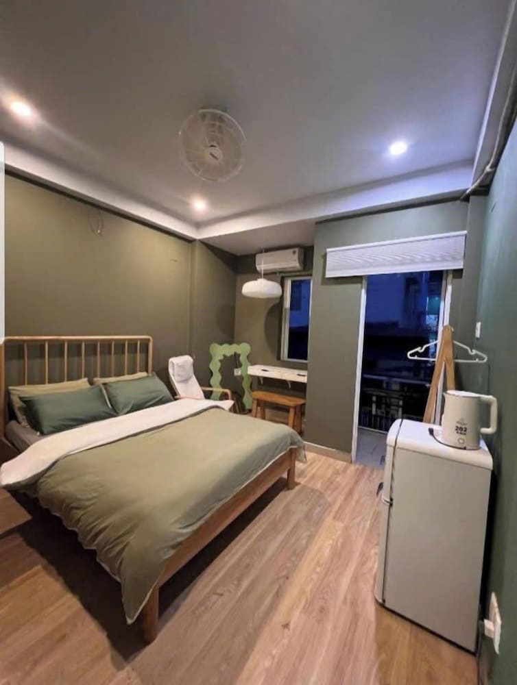 Crowne Meow Bui Vien Hotel 2