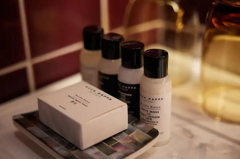 Seclusion with the mountain