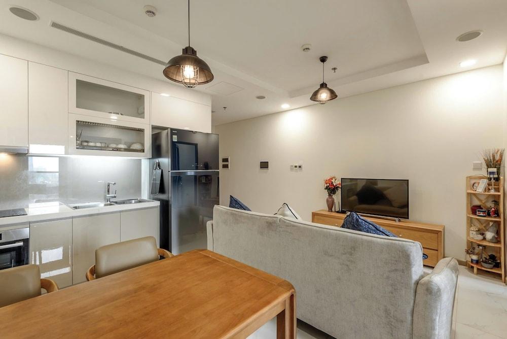 MIDTOWN Premium Stay