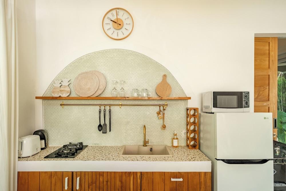 Tropical 1BR Private Pool Villa, 8 mins to beach In Uluwatu