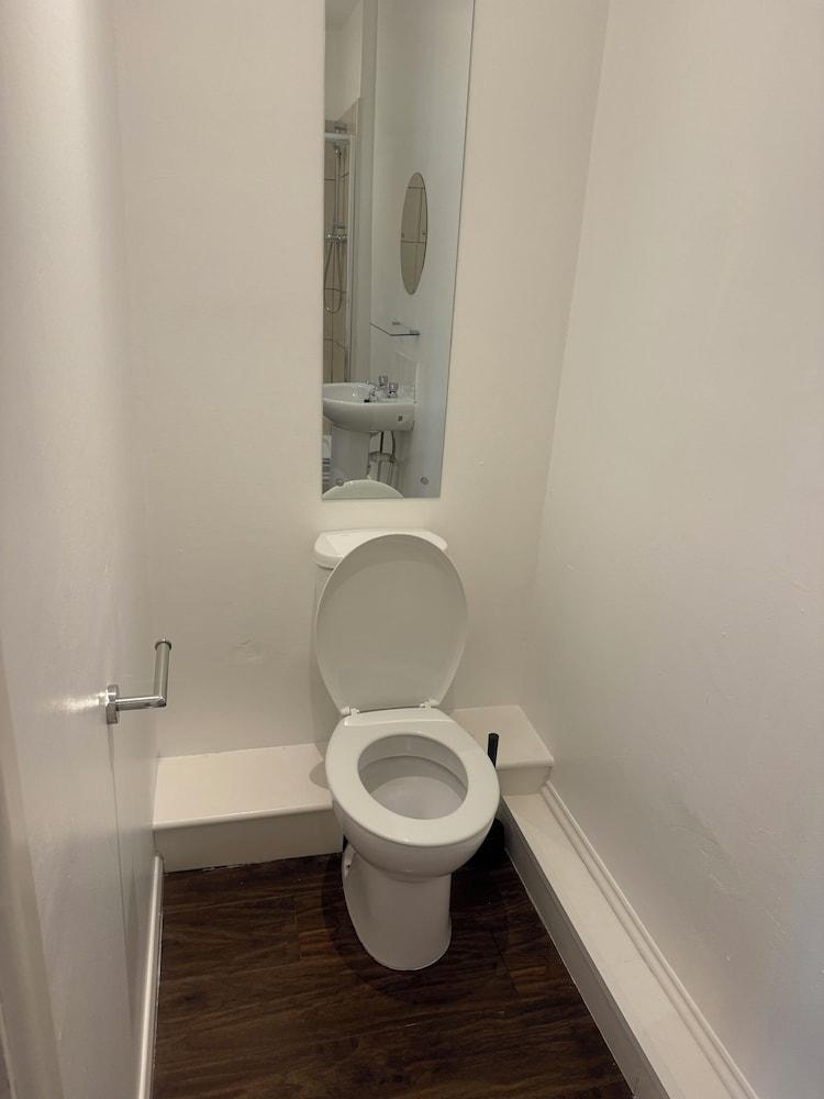 Wasters Arts Bar Hotel