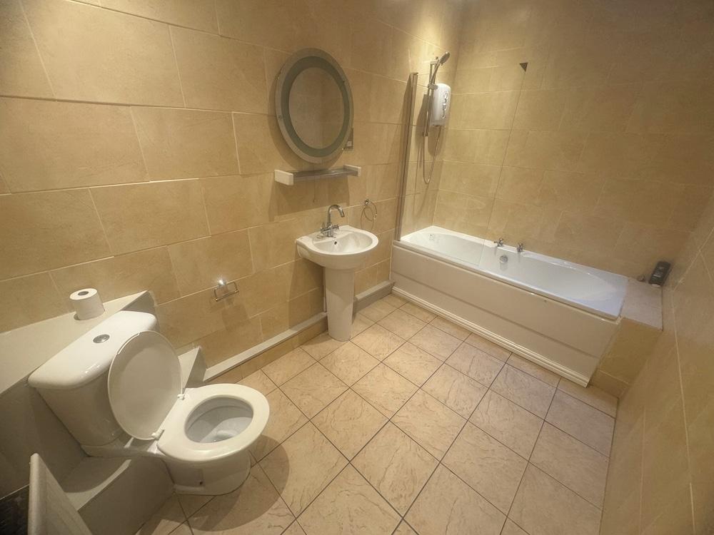 Wasters Arts Bar Hotel