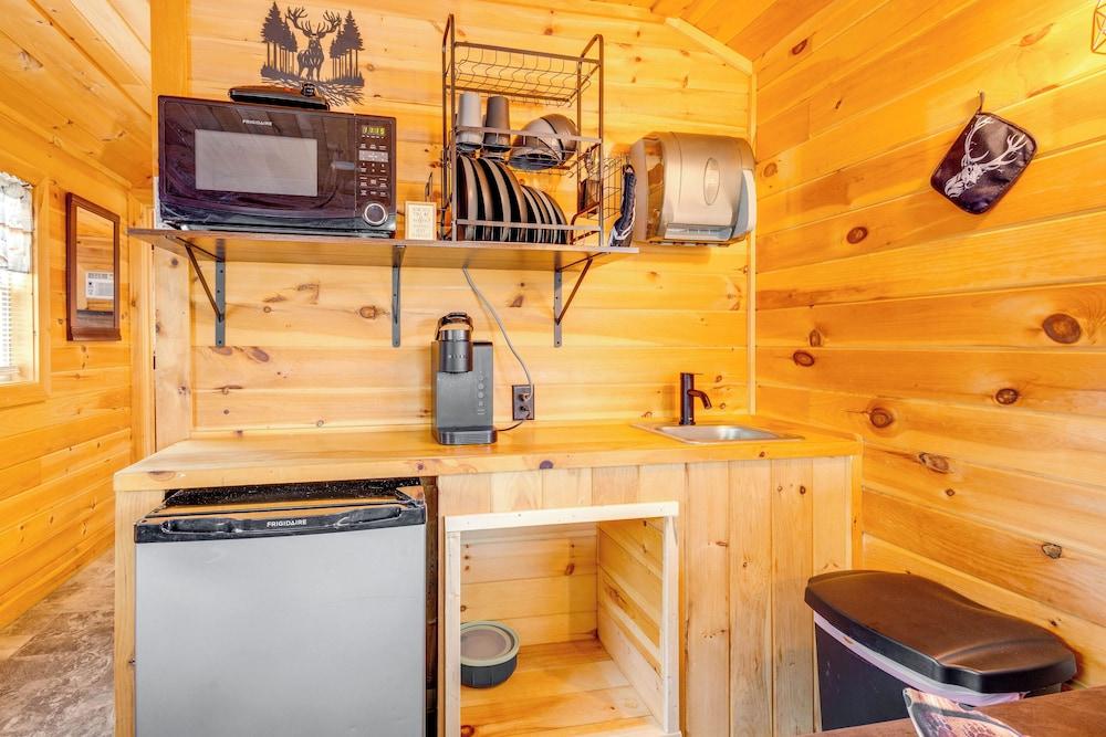 Patio, Fire Pit & Grill: Central Sevierville Cabin