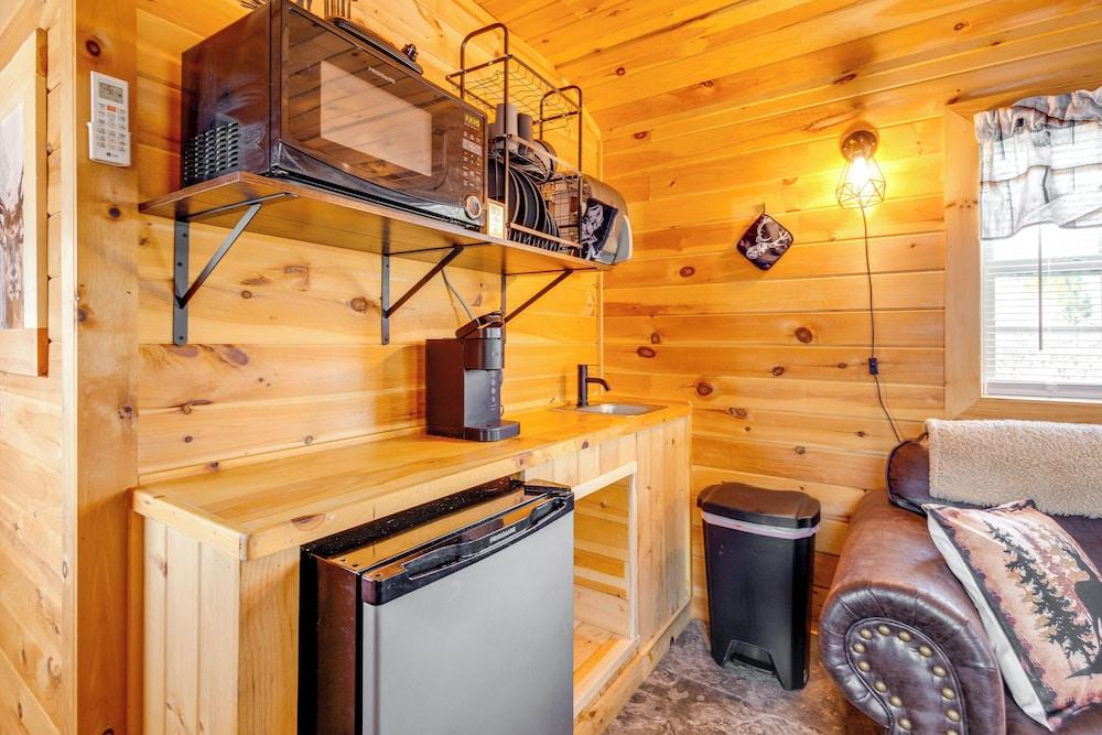 Patio, Fire Pit & Grill: Central Sevierville Cabin