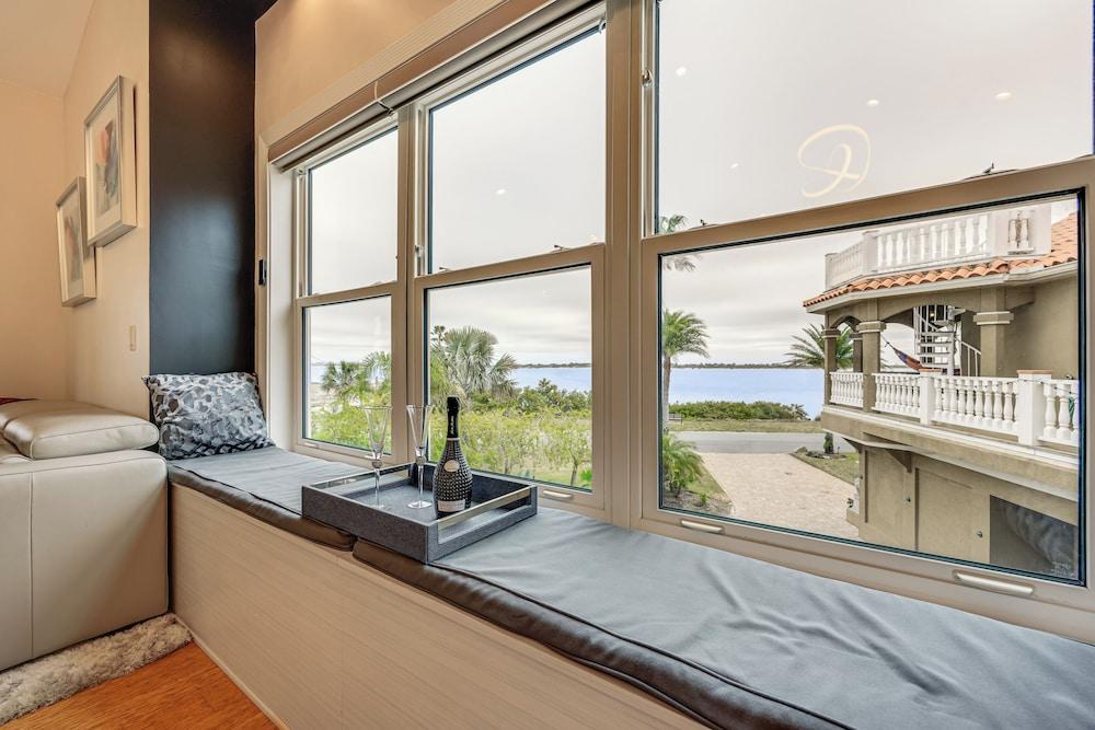 Watch Dolphins: St Augustine Gem Near Downtown!