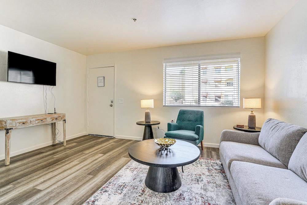 4 Mi to Surprise Stadium: Condo w/ Pool!