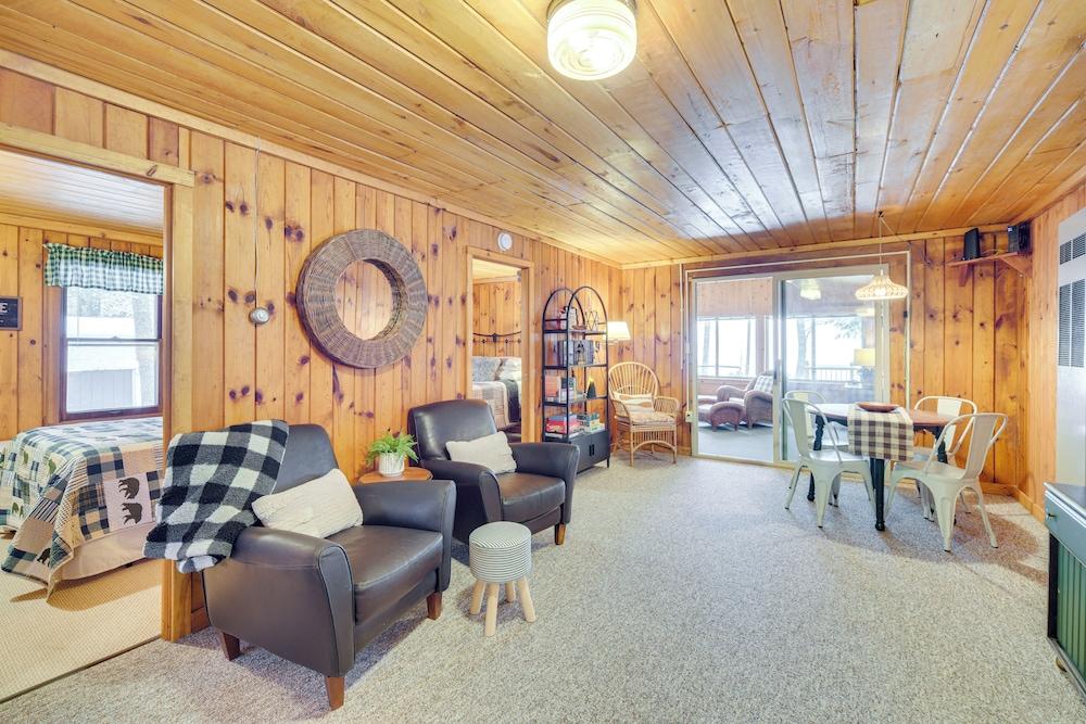 Charming Cabin on Grindstone Lake