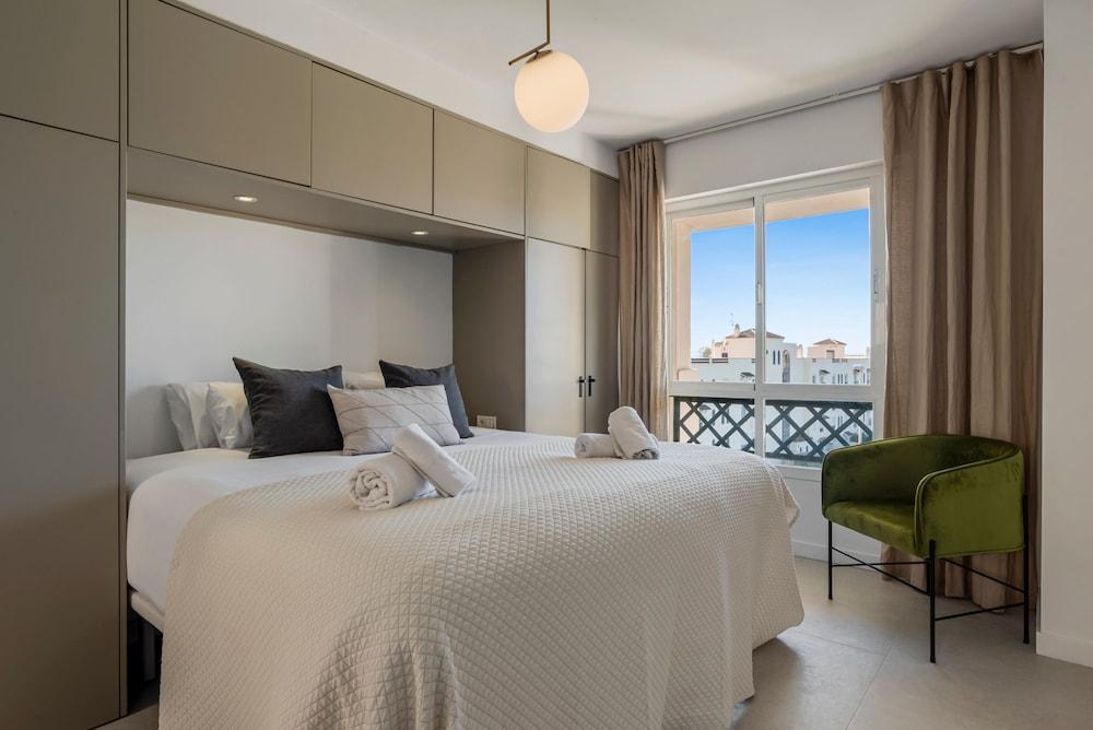 Sunny Getaway With Pool in Marbella - Ref M54