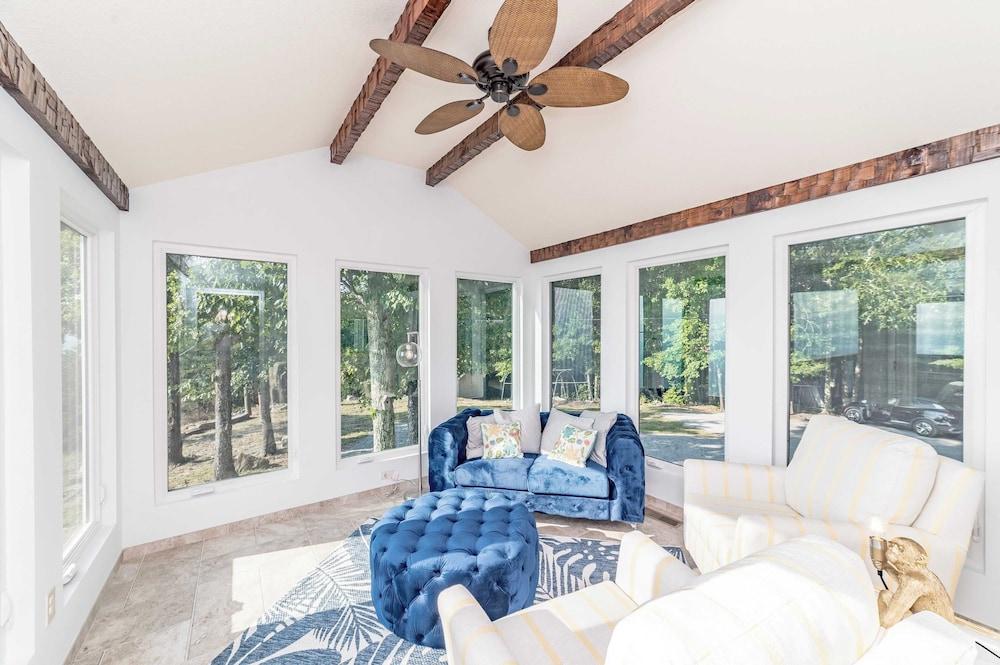 Panorama by Avantstay Unparalleled Views, Deck w/ Hottub, Game Room Pool Table