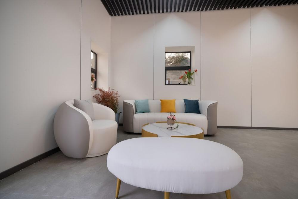 Pingtan Travel Notes Cat Head