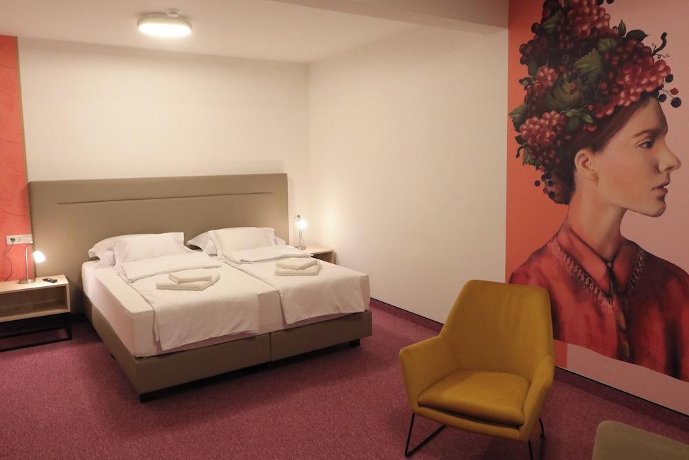 VINOTEL BRZICA ALJMAŠ