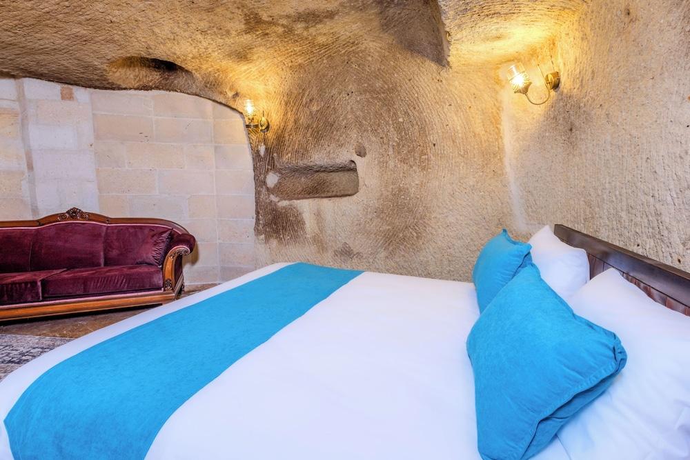 ARIEN CAVE SUITES