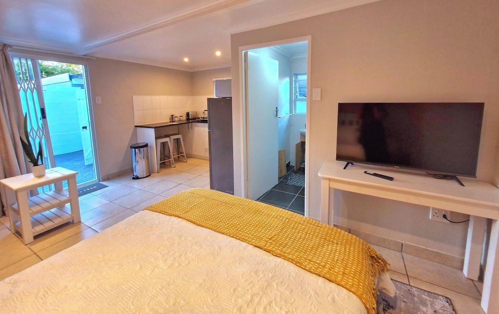 Ivy Place Studio Apartment