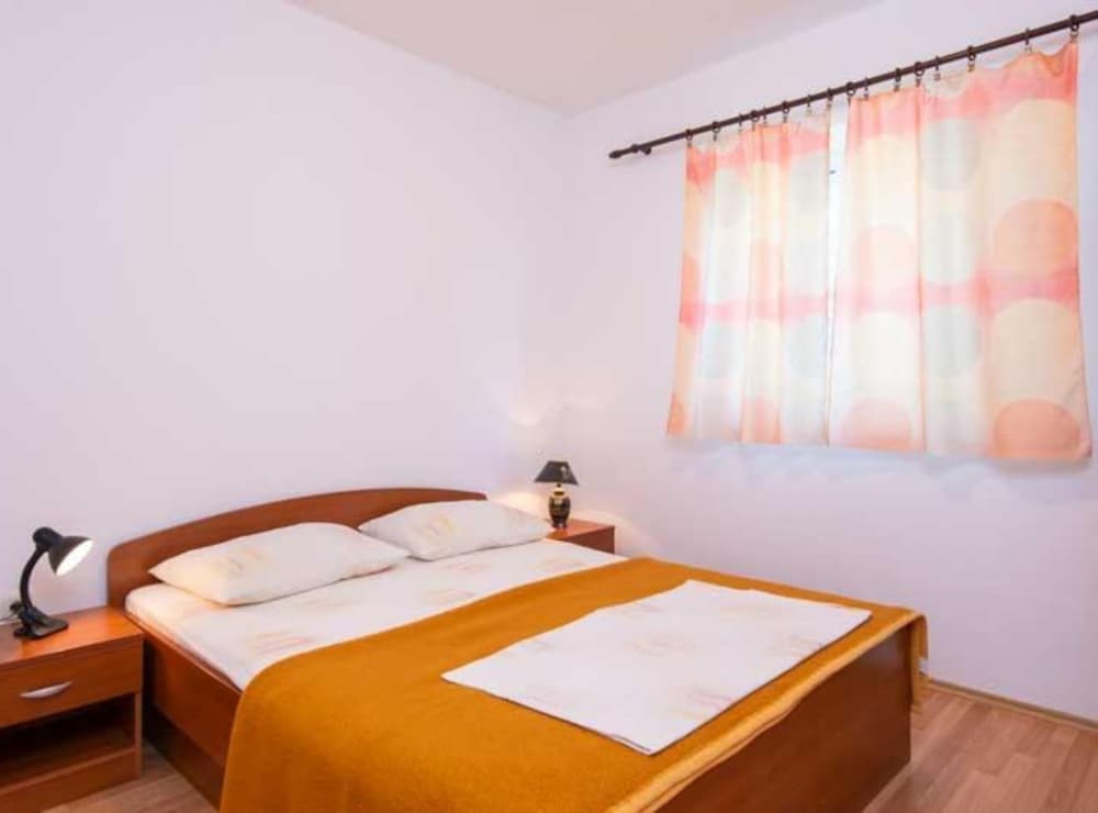 Spacious and Cozy Seafront Apartments