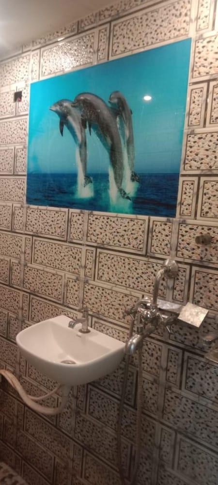 Aishwary Paying Guest House By GRB