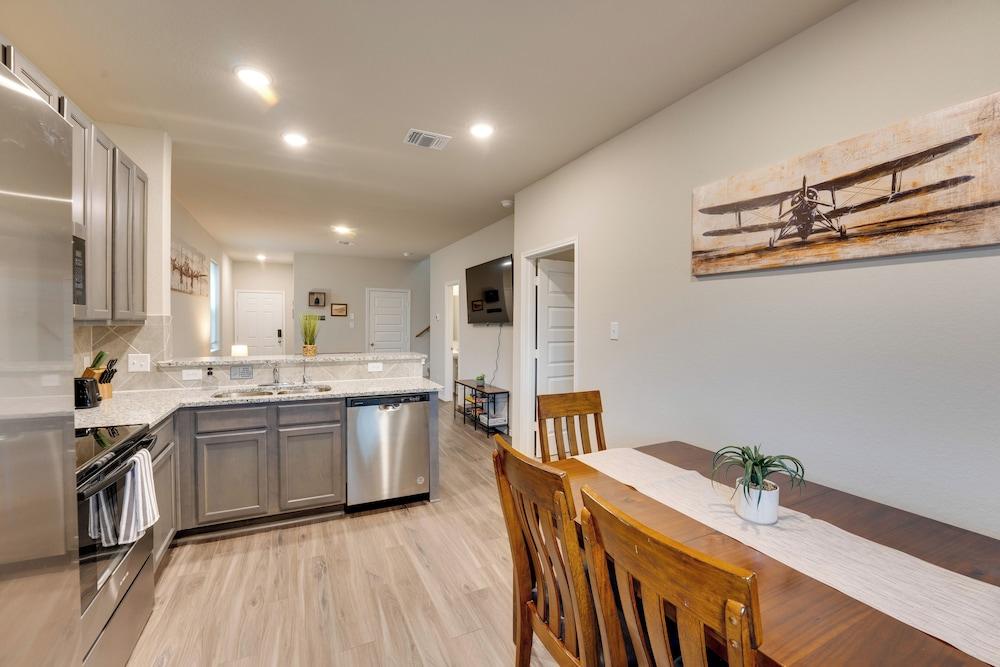 6 Mi to Lackland Afb: Hot Tub, Pool & Game Room!