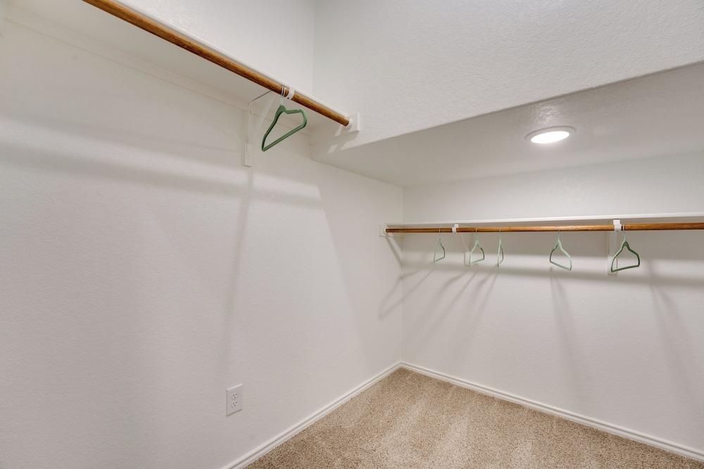 6 Mi to Lackland Afb: Hot Tub, Pool & Game Room!