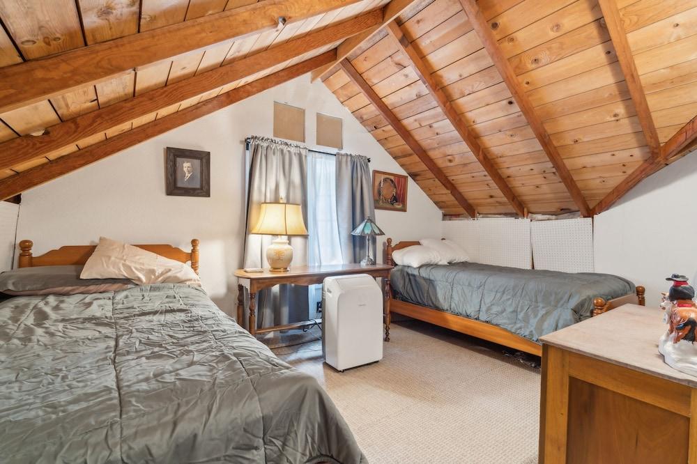 Cozy Mountain Retreat Relax & Explore