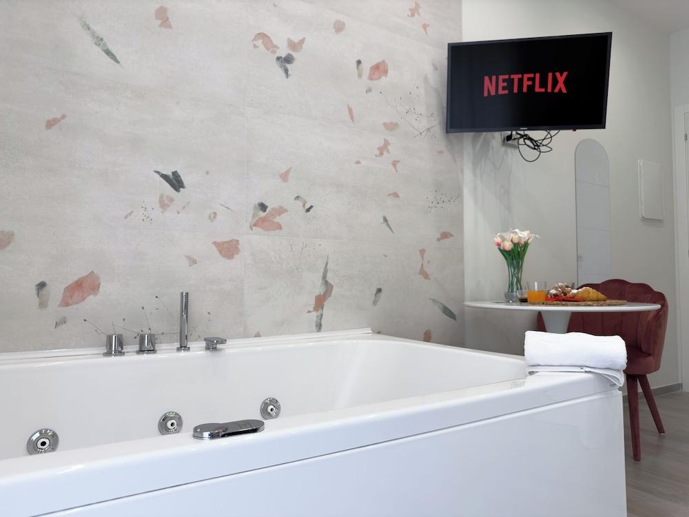 Al Civico 3 Home & Suites