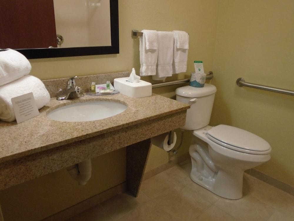 Cobblestone Inn & Suites