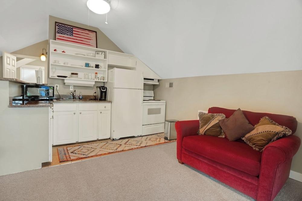 Lux Apartment With Lake Views: Privacy and Wi-fi