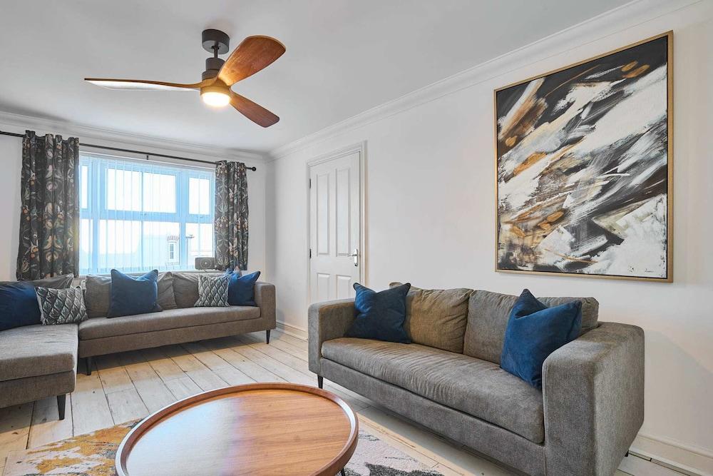 Host Stay Honeysuckle Gardens