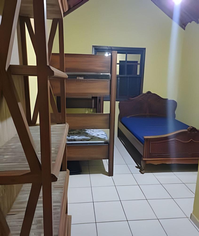 Chácara com 4 Chalés grande piscina