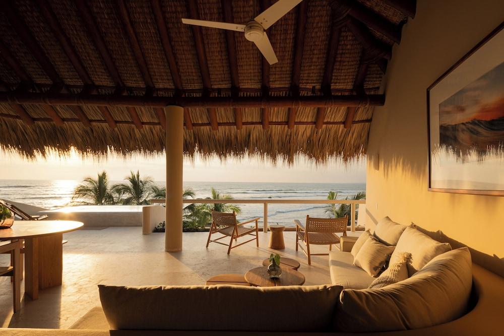 Beachfront Condo Los Panchos 301