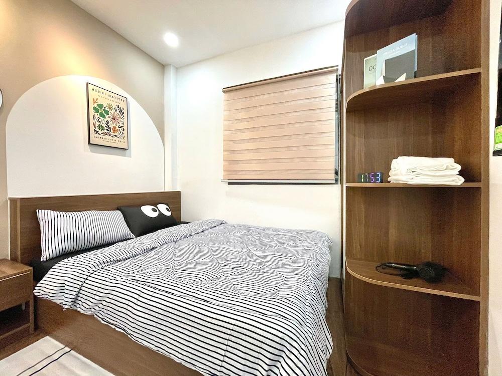 UNI DISTRICT 5 SAIGON