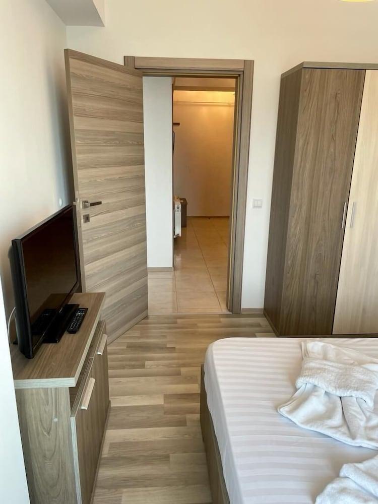 Infinity Summerland Apartment