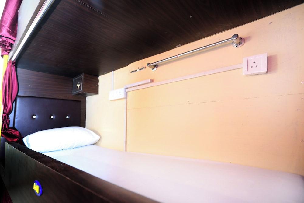 Mango Goregaon Hostel & PG