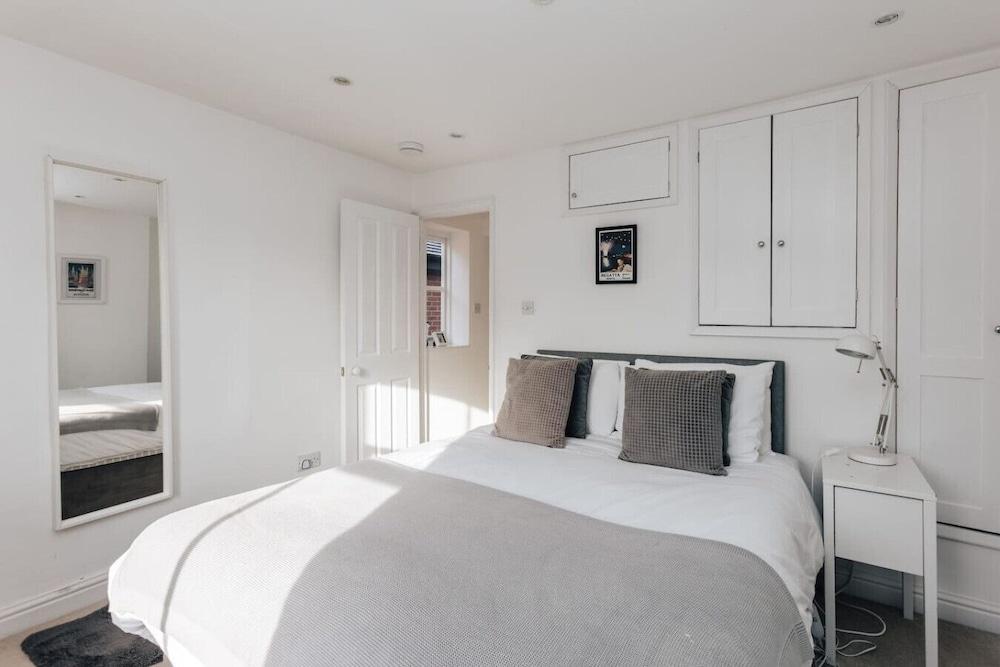 Rose Cottage - Central Henley - From 140 Per Night