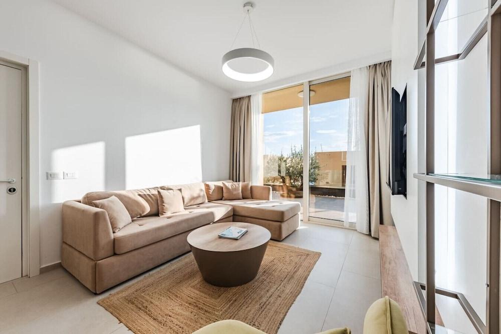 Seaside Retreat Green Coast