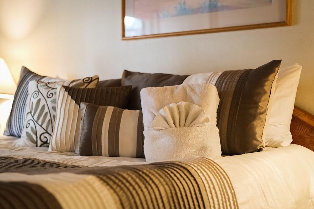 Lakeland Village - Walk to the Beaches of Lake Tahoe!