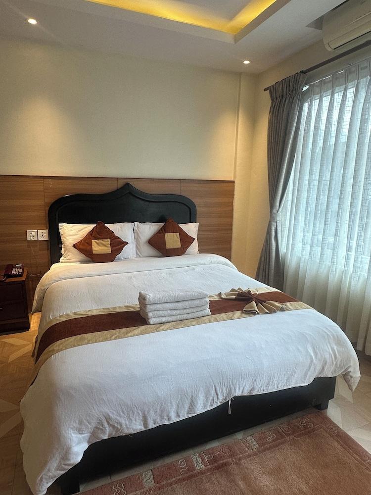 Hotel Middle Path and Spa