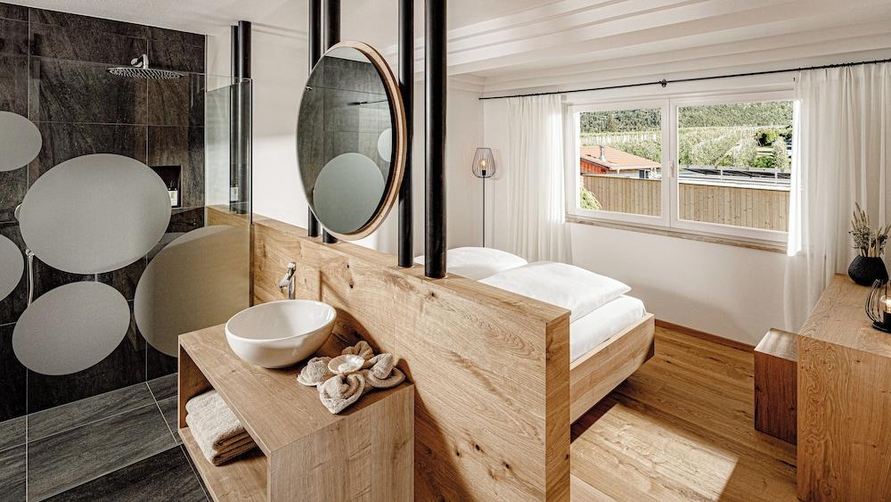 Amolaris Garden Loges & Guesthouse