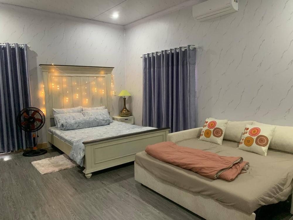 Ruby House, 3 Bedroom Apartment, Beachside