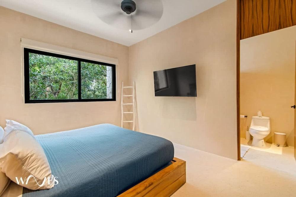 Spacious 3 Br w Private Pool Exclusive Gym