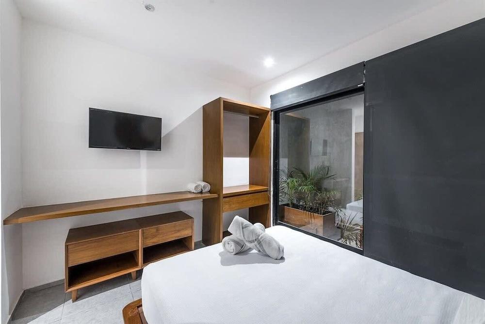 2 BR Great Located Natural Lightning