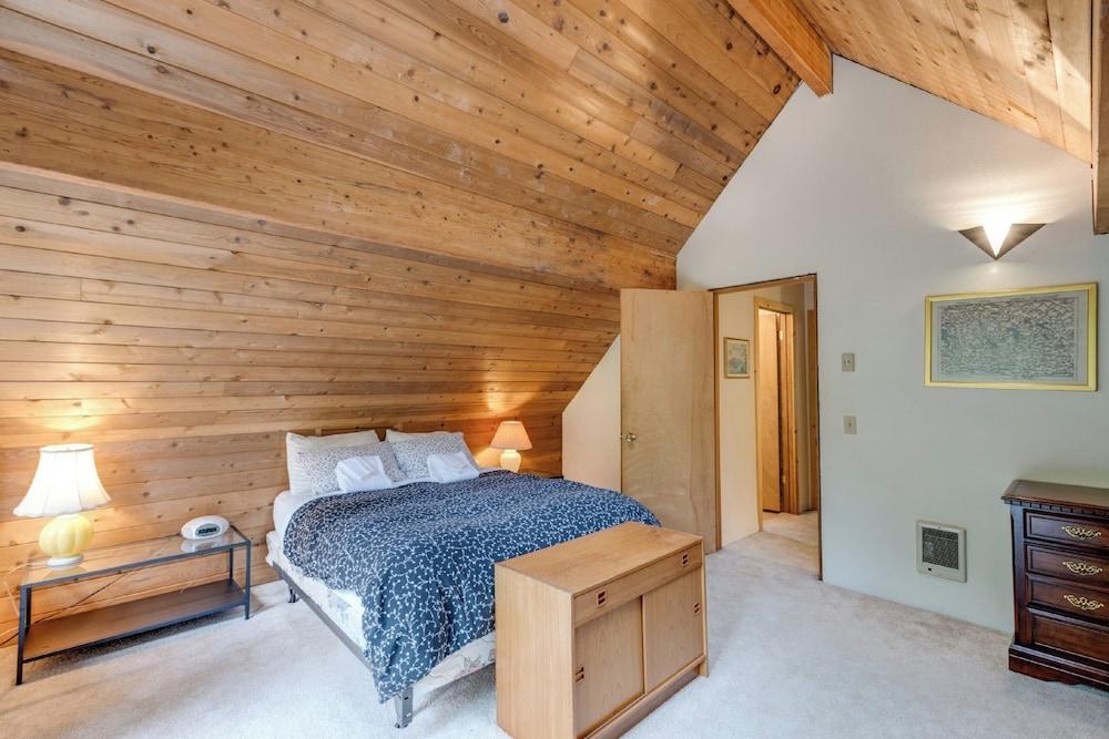 A 3 Story, 3 Bedroom Traditional Rustic Ski and Hiking Chalet