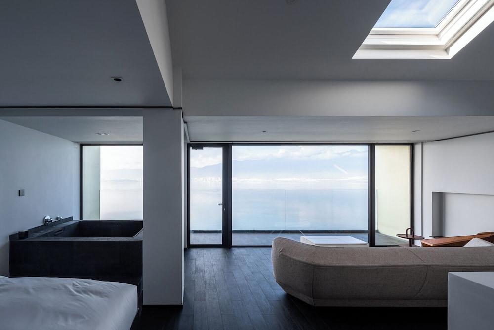 Dali Shijiushan Cliff Seavilla