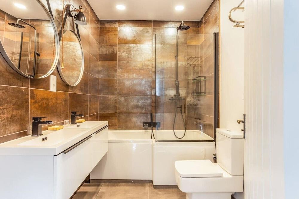 Crazy Fox House - From 600 Per Night